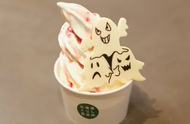 コラボメニュー 血の涙ソフトクリーム