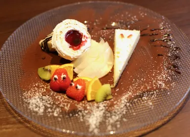 コラボメニュー　すずちゃんの眼差しスウィートプレート