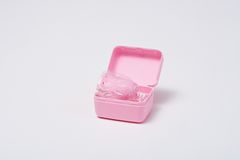 使用後はビニール手袋を使い収納ケースへ