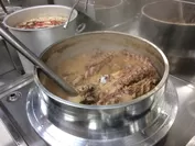 特製の羽釜で生み出されるスープ
