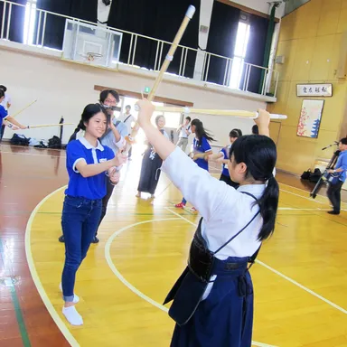 京都市内の中学校での交流プログラム（昨年：第1回ツアー）