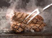 肉！肉！肉！オーダー毎に焼くアツアツステーキが食べ放題“BEEF RUSH”　7月に3店舗をOPEN！全国12店舗の展開へ