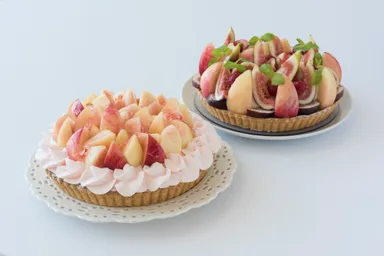 サンデーブランチ　ピーチクリーム＆レアチーズタルト　いちじくのカスタードタルト