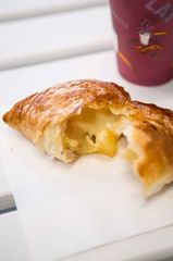 4月のオープンから1日1,000個以上販売、善光寺仲見世通りの焼きたてアップルパイ専門店「BENI-BENI」が8月1日より冷やしアップルパイを発売開始