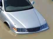 浸水した自動車