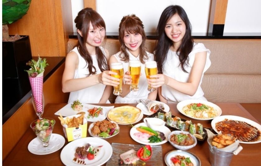 近鉄奈良駅前「な・ら・ら」の夏イベント
～この夏最後のビアガーデン～
な・ら・らバル＆ビアガーデン
２０１７年9月６日（水）～９日（土）に開催！