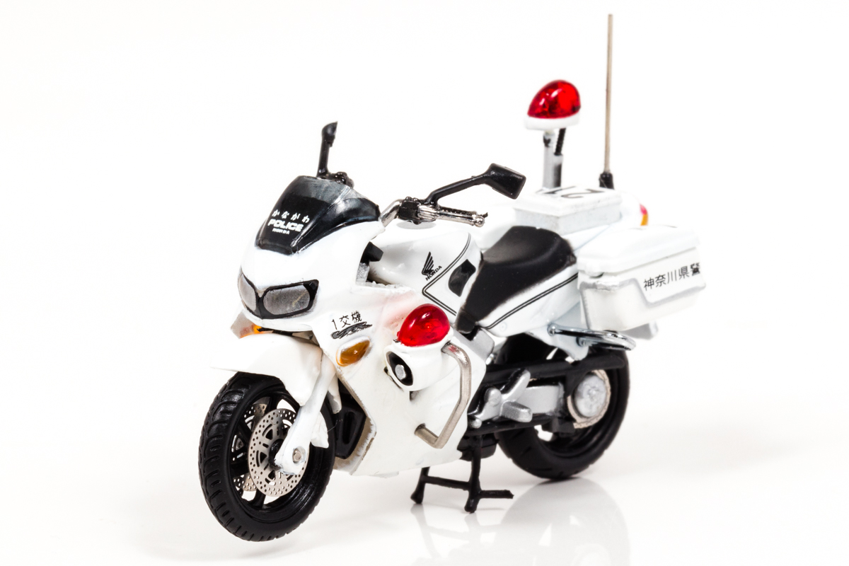 白バイの名機 ホンダ VFR800Pの神奈川県警察仕様が 1/43スケール