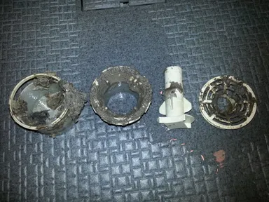 長年放置した洗濯排水トラップの様子