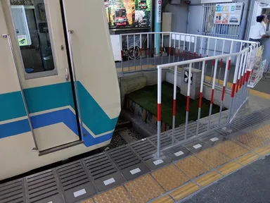 ホーム転落防止対策実施後の出町柳駅２