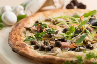 茸とトリュフのピザ