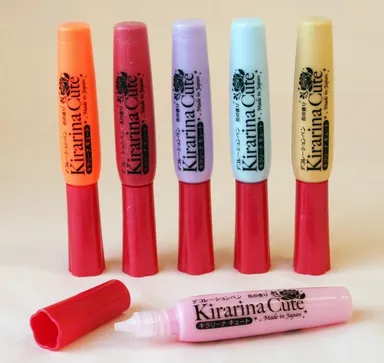 ノズルからそのまま描けるペンタイプのデコペン