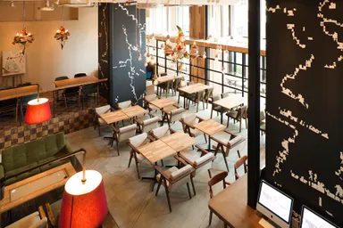 店内(ロフト見下ろし)