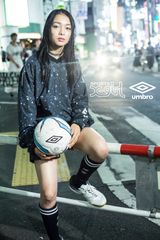 「X-girl Sports」と「UMBRO」のコラボアイテム9/1発売！　宇宙柄や両ブランドのロゴを組み合わせたコレクション