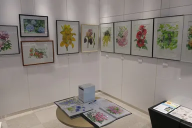 永福町CPで開催した「前田英郎 花の世界展」