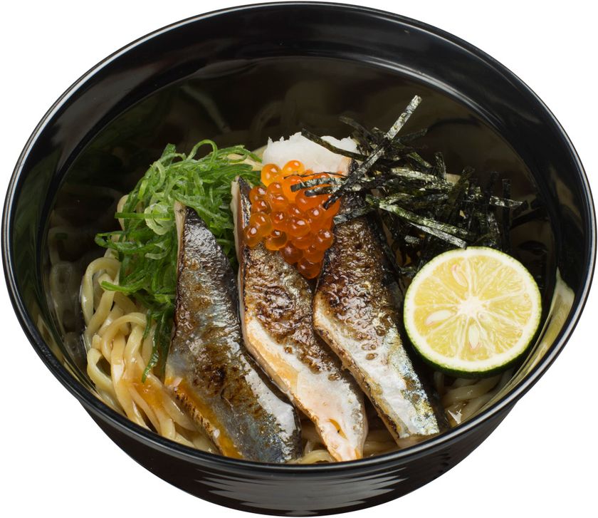 『炙りさんままぜそば』280円（＋税）
8月30日（水）よりスシロー全店にて期間限定販売