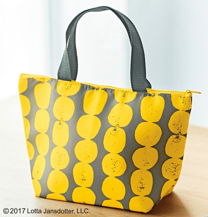 ～「お弁当にぴったり！」を形にした保冷トートができました～
『オレンジページ9/17号』は
特別付録「北欧柄の保冷トート」つき！