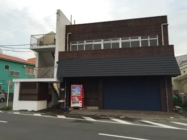 現在を2階を改修中の東海汽船事務所