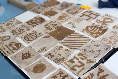 子どもたちが絵を描いた