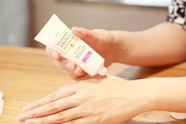 ケラチナミンコーワ アロマハンドクリーム