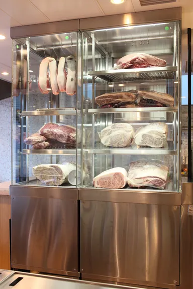 店内で一際目をひく熟成ブース