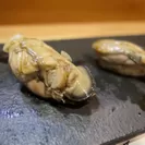熟成5日三重県産の岩牡蠣と北海道厚岸産の真牡蠣食べ比べ