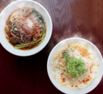 『豆漿鶏湯麺』(右)・『麻辣牛肉麺』(左)新発売！