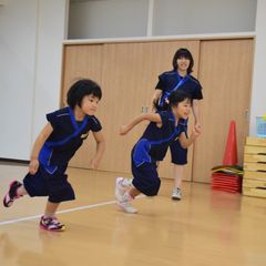 運動会シーズン到来！速く走るコツを短時間で伝授　お父さんも必見！「かけっこ教室」開催！