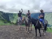 ワイピオ渓谷　乗馬ツアー　ハワイアンの聖地を馬に乗って巡る！