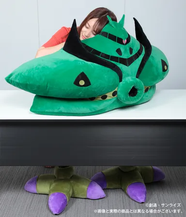 機動戦士ガンダム ひとやすみヘッドクッションDX ビグ・ザム 初回特典(ビグ・ザム 足型スリッパ)付属　使用イメージ(2)