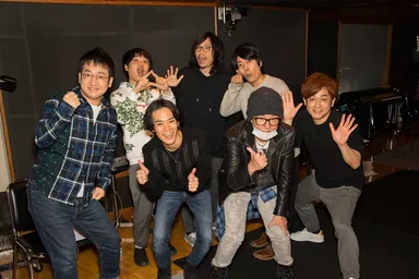 日野聡さん：写真前列右