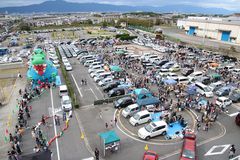 月の輪自動車教習所のイベント。例年約4,000人が集まる、一大イベントです。