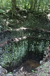 小諸 氷風穴群跡