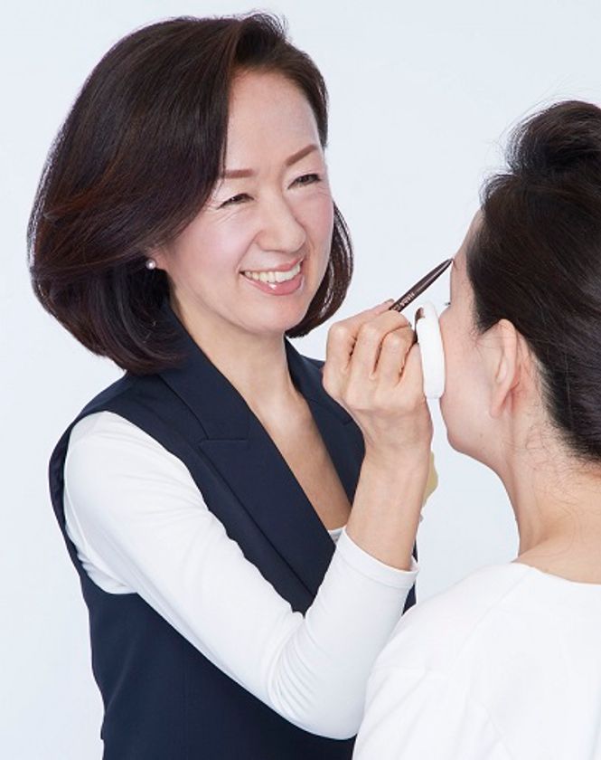 ハーバービューティプロデューサー　廣森知恵子
東京都産業労働局主催
子育てママが再び働くための応援イベントに出演
「自信をつける！復職デビューのための変身メイク」
を伝授