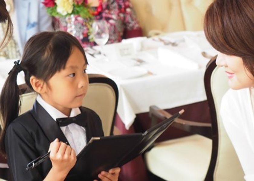 ＜CSR活動＞子供たちがRIZAP流
「お客様への“寄り添い”」を職業体験　
1日限りの家族向けイベント
「RIZAP Kids Restaurant」実施レポート