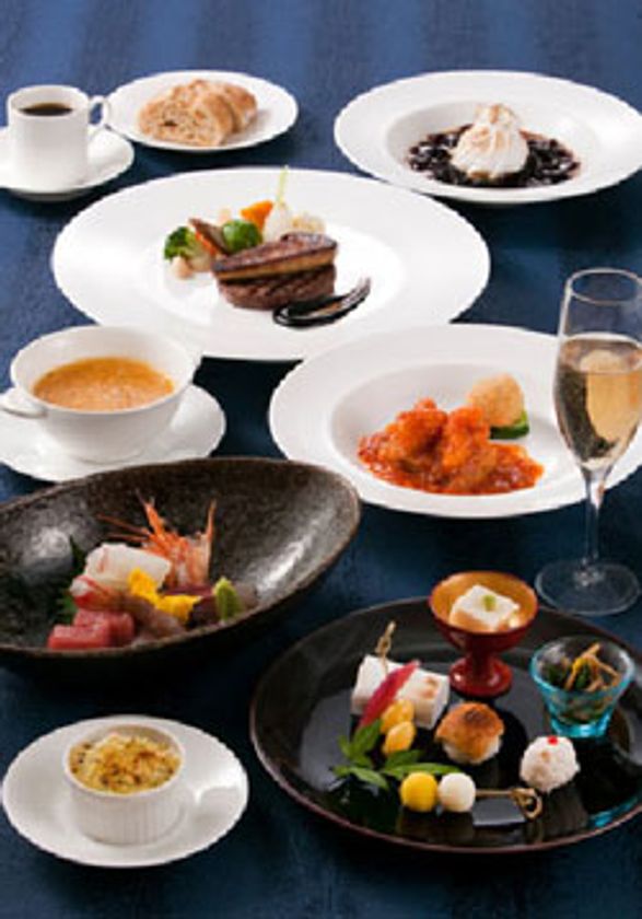タカクラホテル福岡　50周年記念
和洋中3料理長コラボ スペシャルコース
2017年10月6日（金）・ 10月7日（土）限定150食！