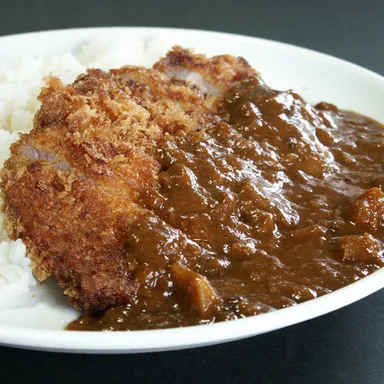 揚げ物＋カレーのカツカレーは、高カロリー・高脂肪・高糖質の三拍子。
