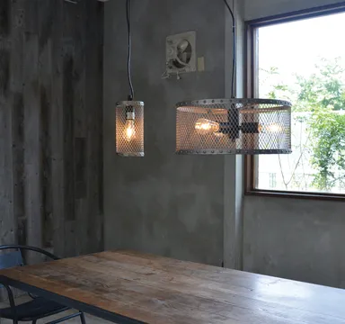 GAUZE1(ガウゼ1・左)16,000円／GAUZE3(ガウゼ3・右)28,000円