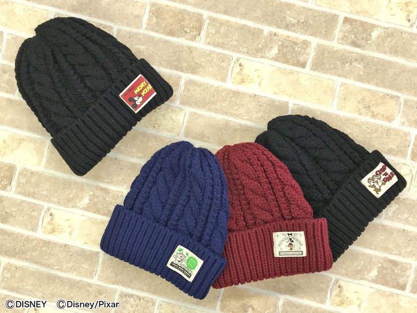 ガーリーにもボーイッシュにも！
コットンタグと合皮型押しワッペンがワンポイント♪
優しい印象のケーブル編みニットキャップが新発売