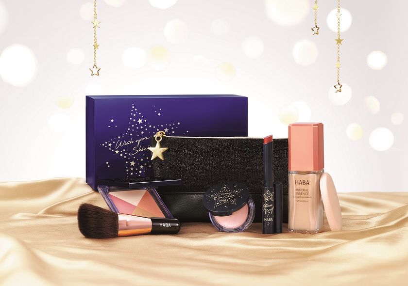 人気のリキッドファンデが入った冬の限定コフレ
2017年10月26日（木）より数量限定発売
～ 輝きをちりばめた立体メイクが完成～
『スターメイクアップコフレ』