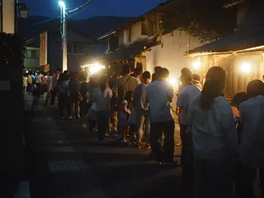 来場者1,000人を超えた受付待ちの行列