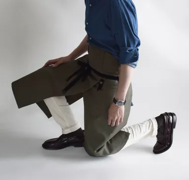 HASHIRA apron 膝付き