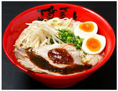 「豚骨ラーメンスペシャル(玉子入り)」14ユーロ(約1,820円)