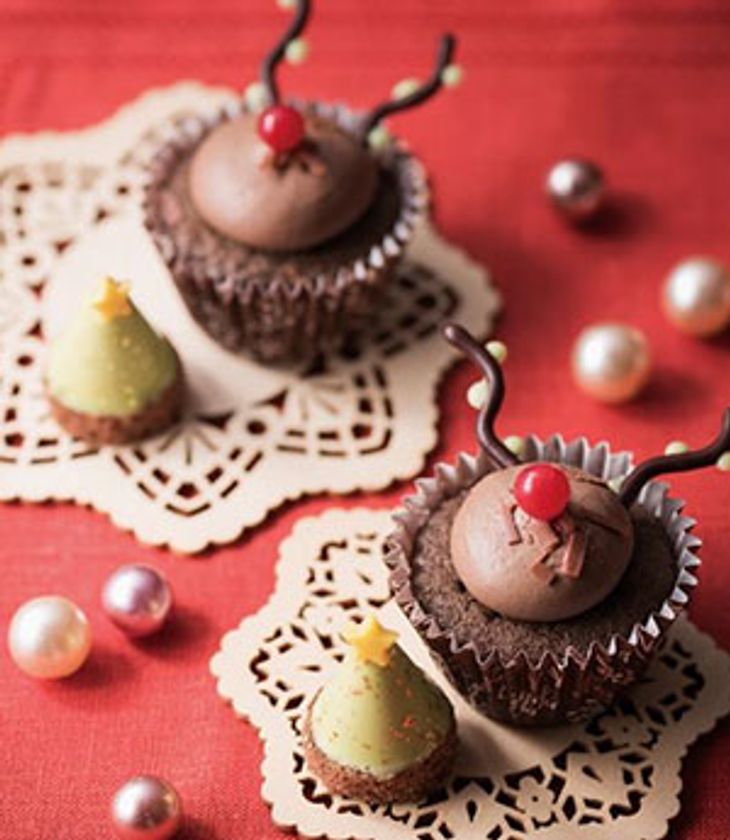 トナカイ、ツリー、リース型のケーキを食べ放題で
一足お先にメリークリスマス★スイーツビュッフェ開催