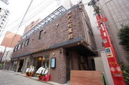 老舗のかまぼこ工場をリノベーション！神戸の中華街「南京町」に初のゲストハウスが誕生