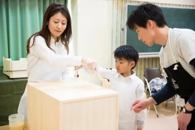 親子でつくえ組み立て1