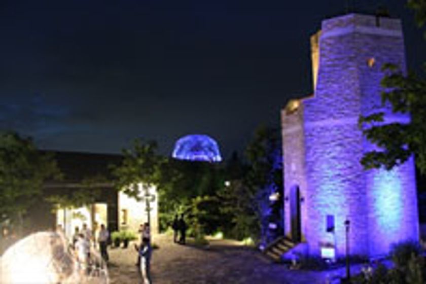 現代アートの展覧会「六甲ミーツ・アート芸術散歩2017」出展作品
flow「ライトアップの民主化」×テルミン演奏会
10月14日（土）、15日（日）六甲ガーデンテラスで開催