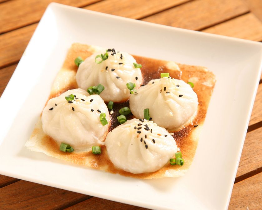 進化形グルメ“羽根の生えた小籠包”
専門店『羽根つき焼小籠包 鼎's(Din's)』を高崎OPAに10月13オープン！