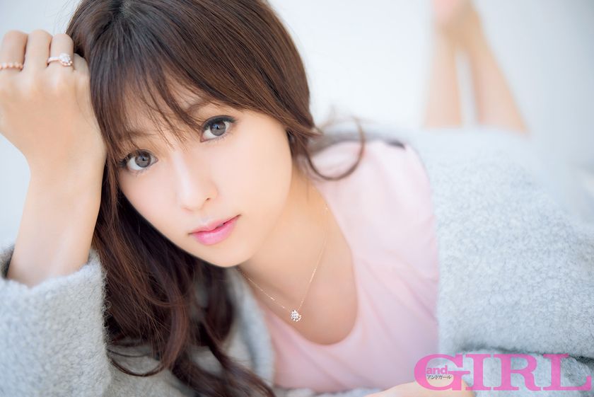 ジュエリーandGIRL♪深田恭子
「大人としてダイヤモンドを
普段使いできるようになりたい」
『andGIRL 11月号』2017年10月12日（木）発売！