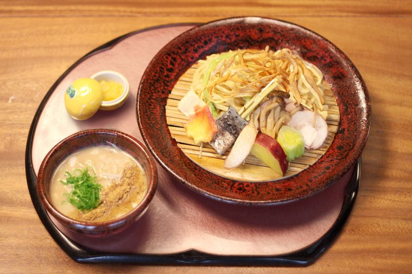 京都発の新しいスタイル・つけ湯葉？！半兵衛麸監修 
「秋野菜と生麸・生ゆばのつけ麺～柚子を添えて～」