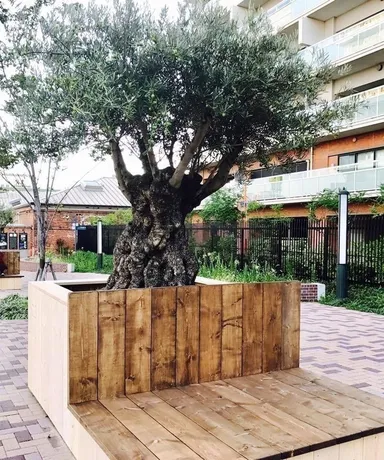 皆様に利用頂けるベンチを設置